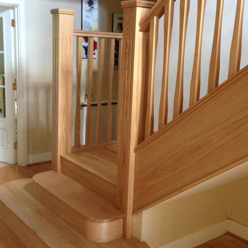 Double oak step & fluted newel
