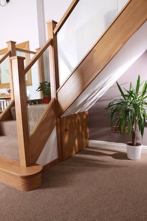 Embedded glass & oak balustrade set into a modern staircase setting