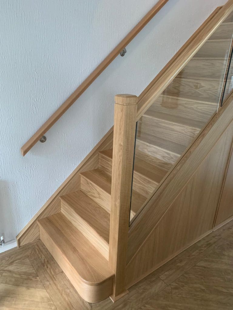 An Abbott-Wade oak & embedded glass staircase renovation in Plymouth