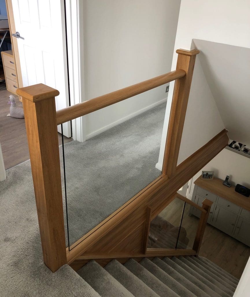 A diminishing Essex staircase renovation uses oak & 10mm embedded glass to transform this living area in Billericay.