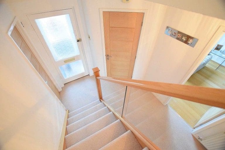A Welsh open-tread staircase in Caerphilly is renovated using prefinished natural oak & glass.