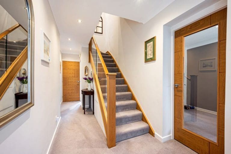 This Bryn staircase refurb pairs beautifully with the internal oak doors & combining glass with mirrored surfaces accentuates the feeling of space & light.