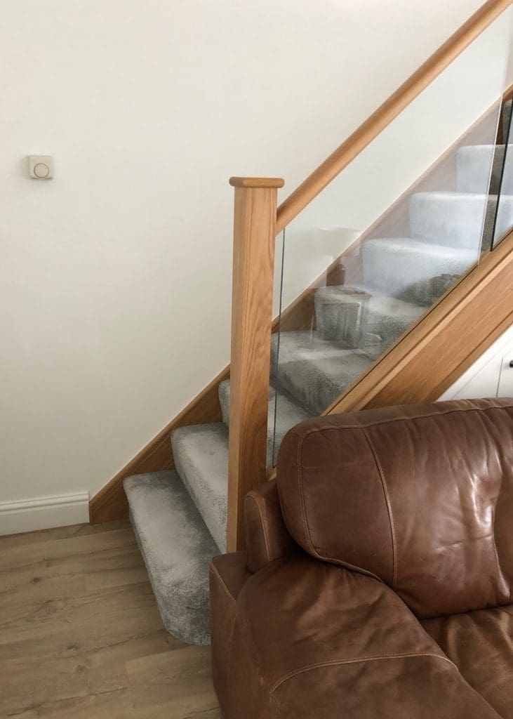 A diminishing Essex staircase renovation uses oak & 10mm embedded glass to transform this living area in Billericay.