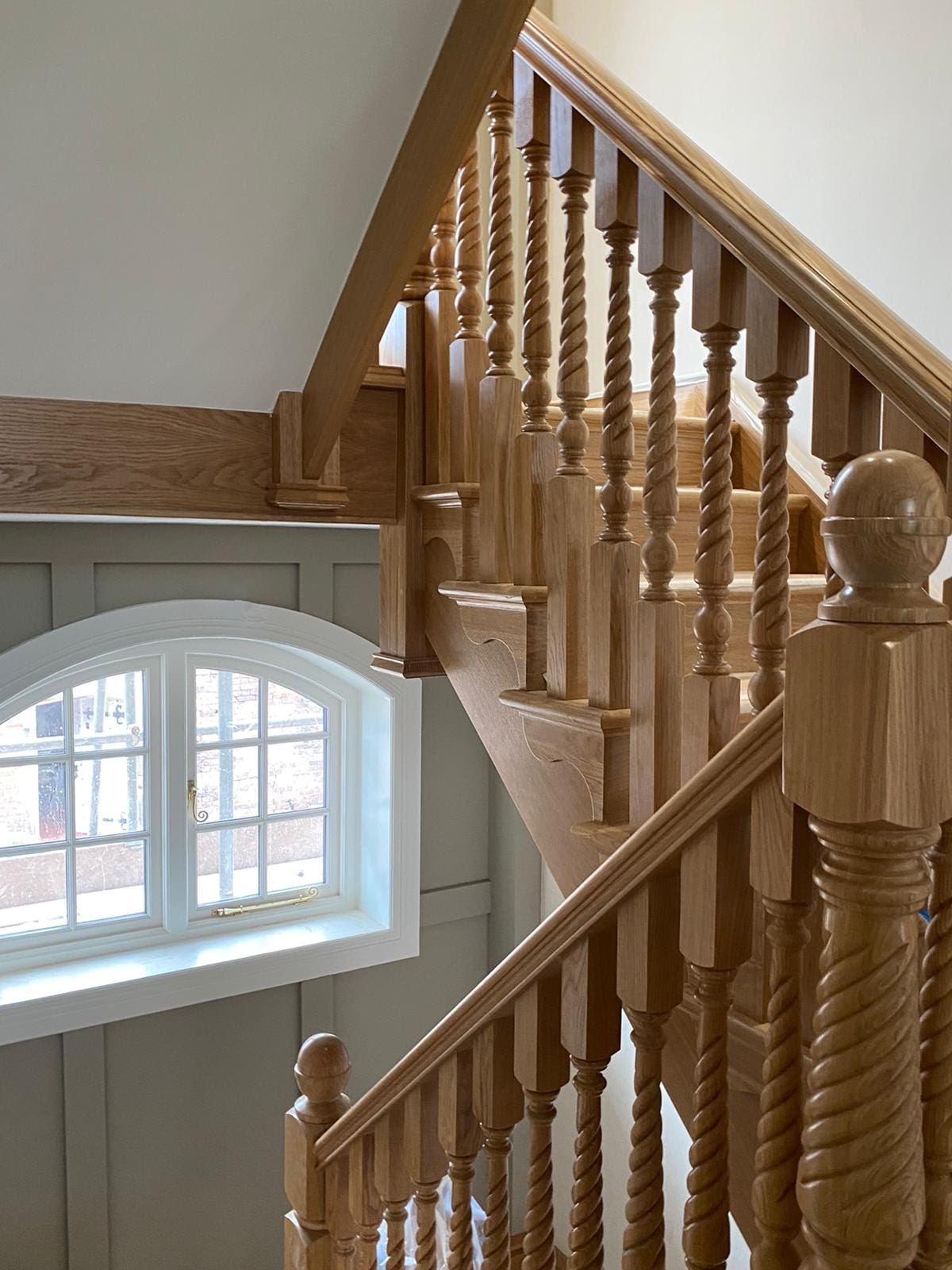 This period staircase in Holmes Chapel worthy of any stately home is light & bright with classic appeal.