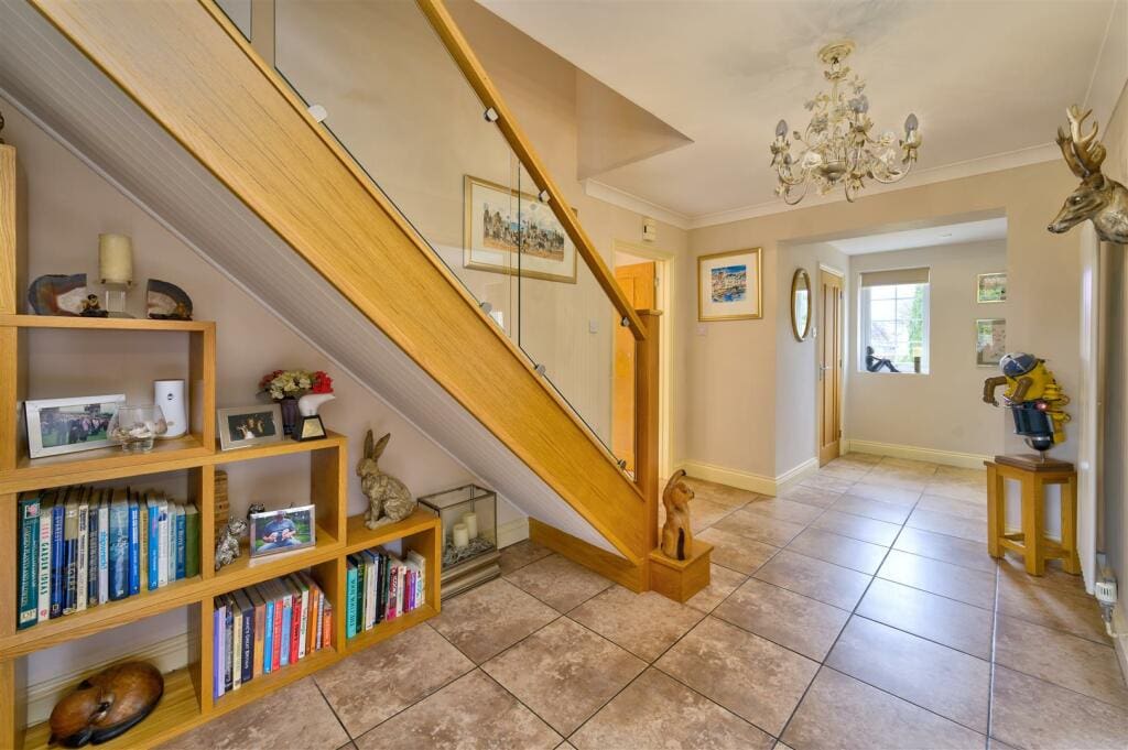 A warming combination of oak & clamped glass with a modern square feature step in Beccles, Norfolk